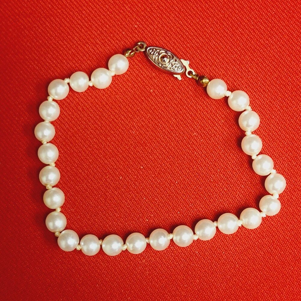 Vintage Hand Strung Ivory Faux Pearl Bracelet